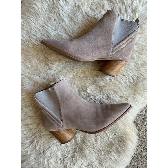 Bernardo Ferris Suede Pointed Toe Bootie Beige Size 9.5 - Picture 6 of 12